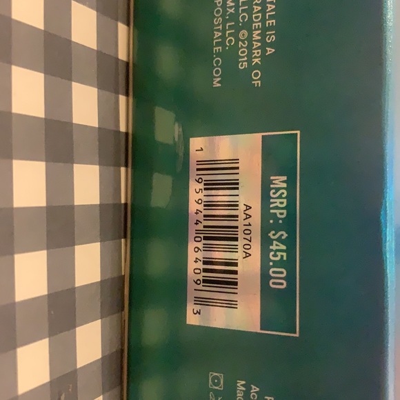 Aeropostale contour fit A-shirts small 4 pack - Picture 3 of 3